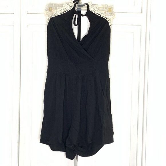 Black Open Back Lace Crochet Trim Romper - Picture 4 of 9